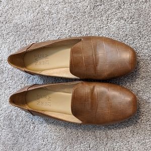 Naturalizer brown faux leather flats